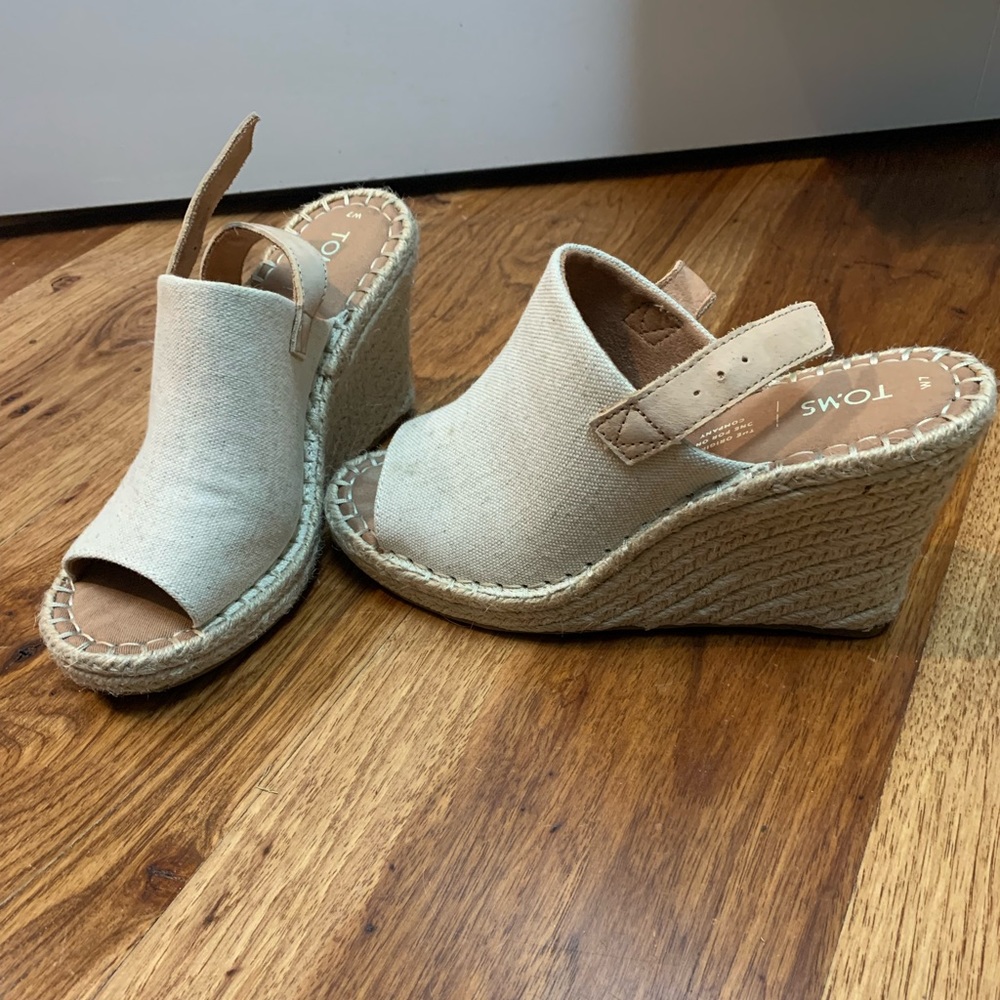 Brand New TOMS Natural Oxford Monica Wedge size 7